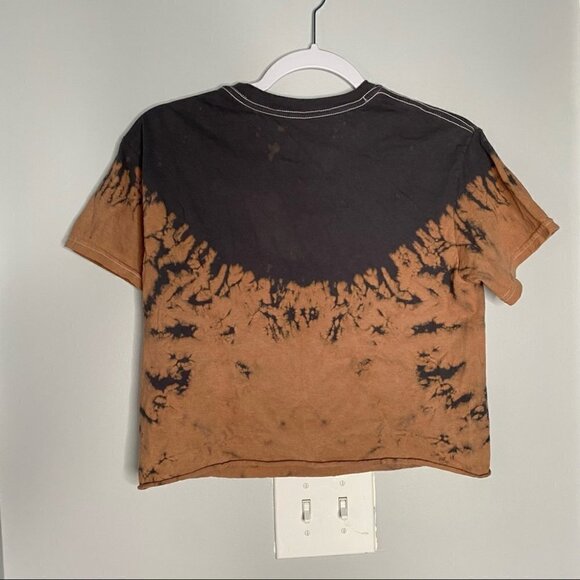 Kiss Destroyer Bleach Dye DIY Short Sleeve Crop Top - Picture 4 of 5